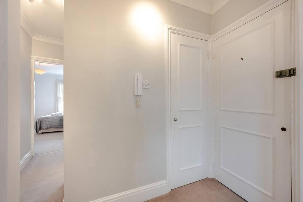 דירות לונדון Cosy 2 Bed In Kensington Olympia מראה חיצוני תמונה