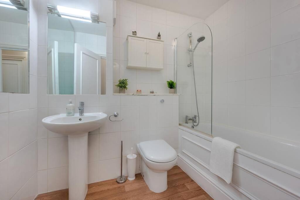 דירות לונדון Cosy 2 Bed In Kensington Olympia מראה חיצוני תמונה