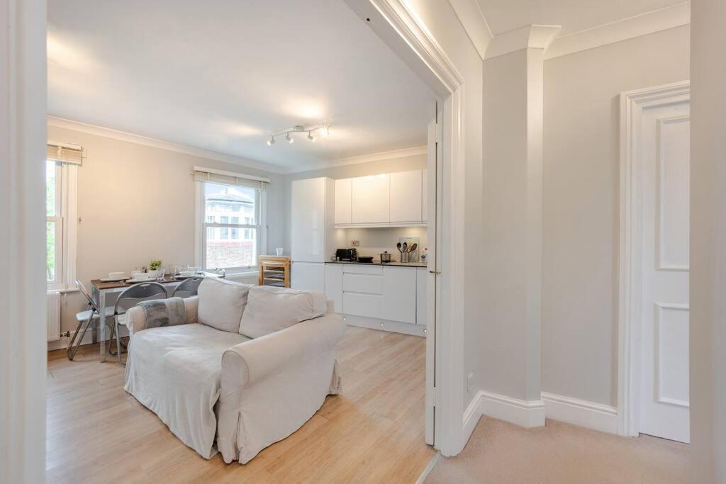 דירות לונדון Cosy 2 Bed In Kensington Olympia מראה חיצוני תמונה