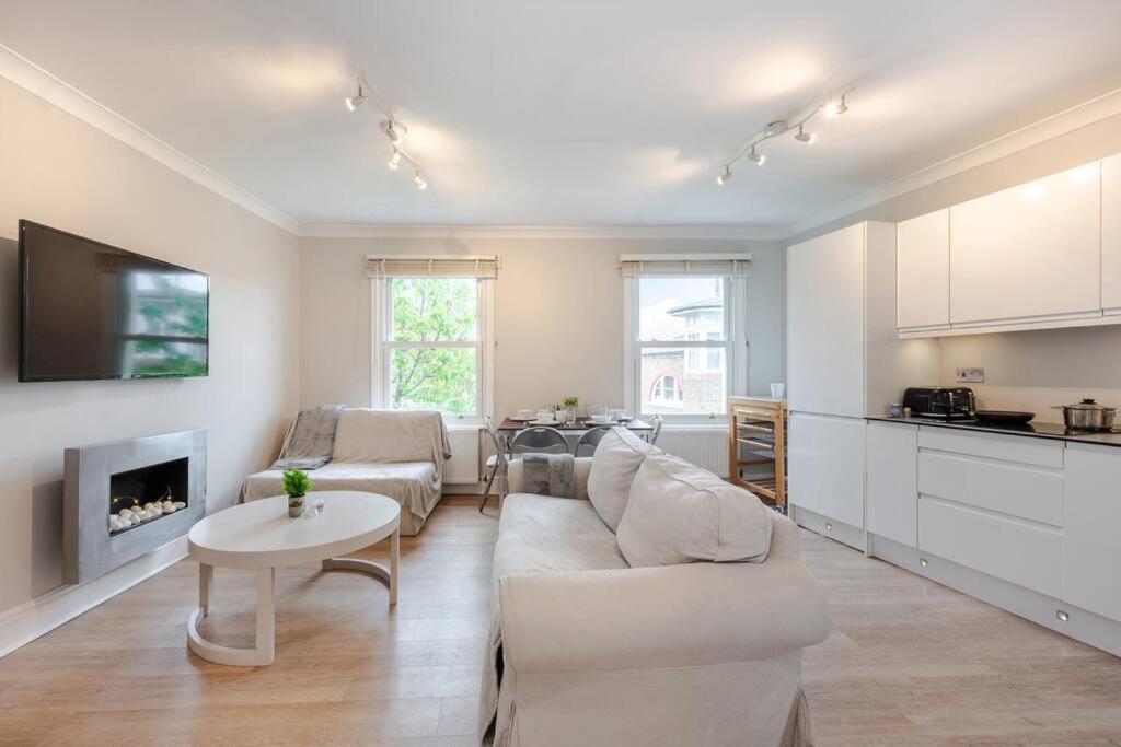 דירות לונדון Cosy 2 Bed In Kensington Olympia מראה חיצוני תמונה
